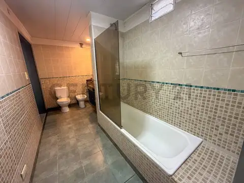 OPORTUNIDAD VENTA CASA EN DEL VISO 4 AMBIENTES