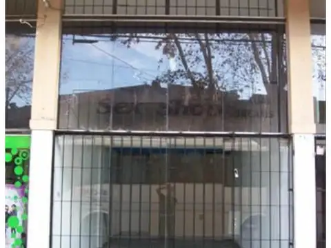 EXCELENTE LOCAL  A 1 CUADRA DE LA UNIVERSIDAD DE MORÓN