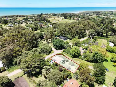 Lote en esquina del barrio La Estafeta