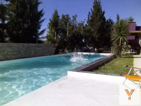 Casa 4 ambientes con 2 baños