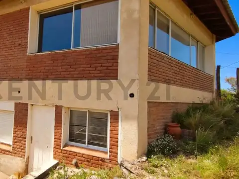 VENTA CASA DE DISEÑO HEXAGONAL – UBICACIÓN ESTRATÉGICA - CAPILLA DEL MONTE - CORDOBA