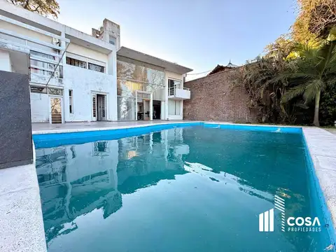 Casa en Venta con 2 cocheras