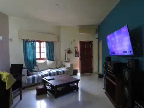 Depto Tipo Casa 4 ambientes con 2 baños