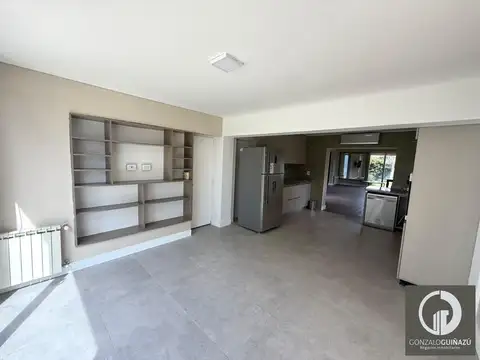 Casa en Alquiler con 2 cocheras