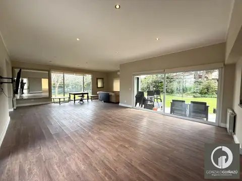 Casa 8 ambientes con 3 baños