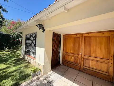 VENTA CASA 4 AMB. CON COCHERA