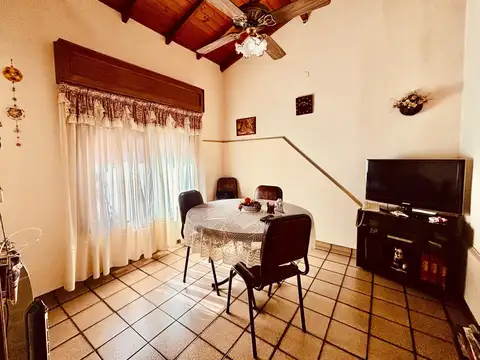 Casa 4 ambientes con 2 baños