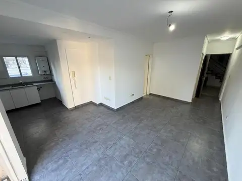 Avenida America 369 , Piso 1