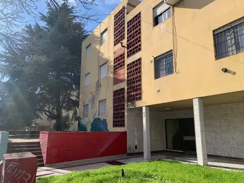 3 amb al FRENTE 2ºpiso EST.Escalada -42m2 cub- 1 mascota chica OK y seguro caución P/3 personas