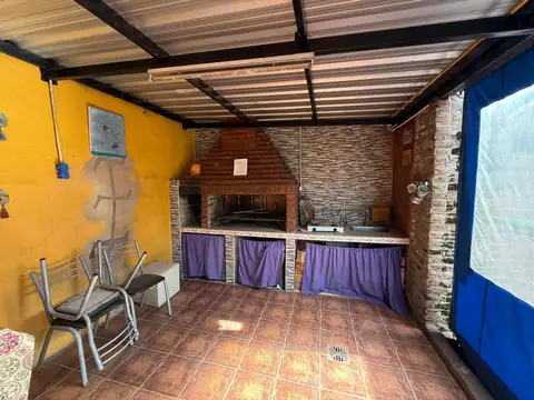 Casa en Venta con 2 cocheras