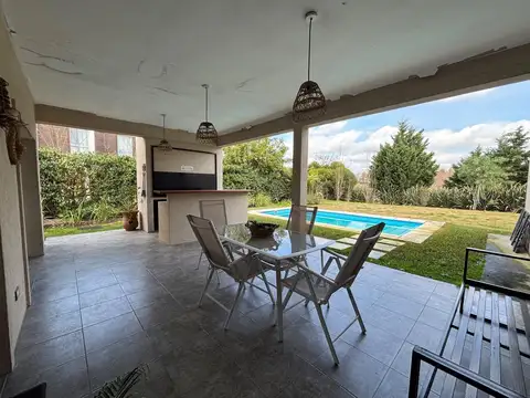 Casa en Venta con 5 cocheras