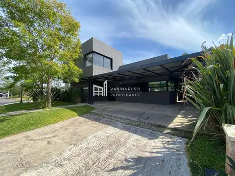 Casa en venta de 4 ambientes c/ cochera en San Matías