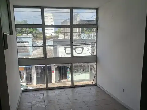 Local en Alquiler Via Púb.