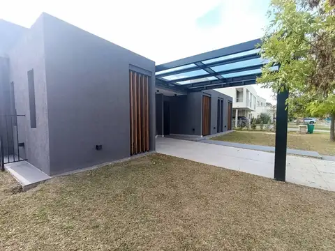 Casa en Venta en Loma Verde, USD 255.000