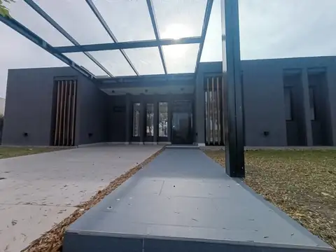 Casa 5 ambientes con 2 baños