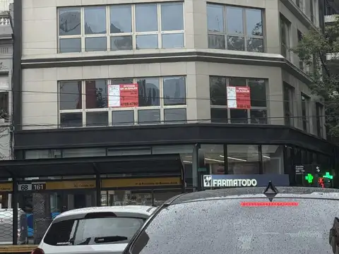 Oficina Monoambiente con 17 baños