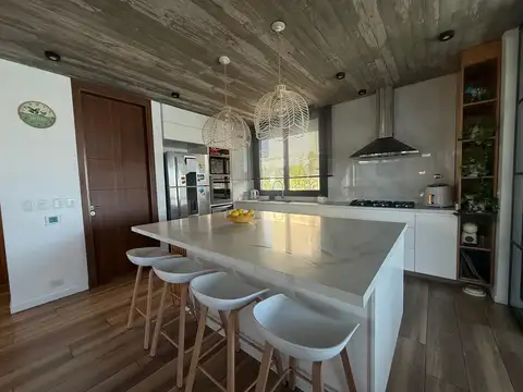 Casa en Venta con 7 cocheras
