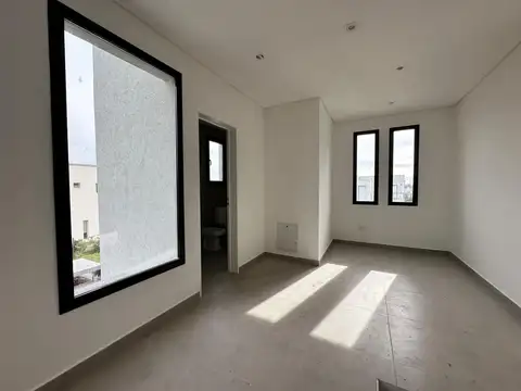 Casa en Venta en Pilar del Este - Santa Lucia, USD 220.000