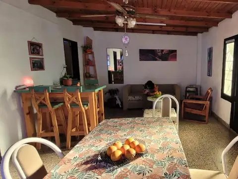 Casa 2 ambientes con 1 baño