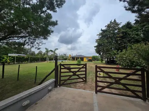Quinta cuatro ambientes venta Lujan