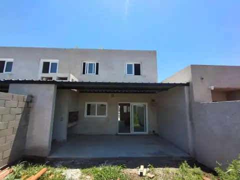 Casa 4 ambientes con 3 baños