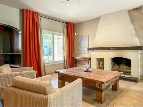 Casa 6 ambientes con 3 baños