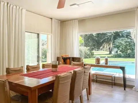 Casa en Venta con 2 cocheras