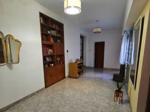 Venta en block de local comercial y casa de 3 ambientes