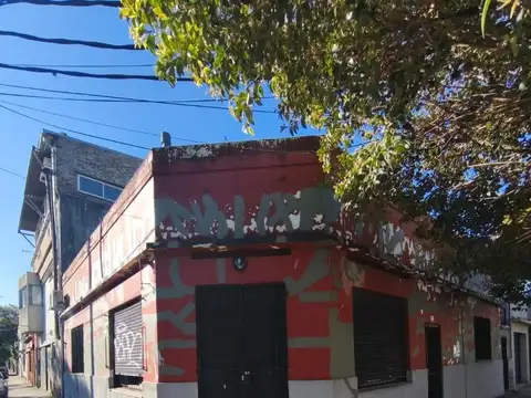 Venta en block de local comercial y casa de 3 ambientes