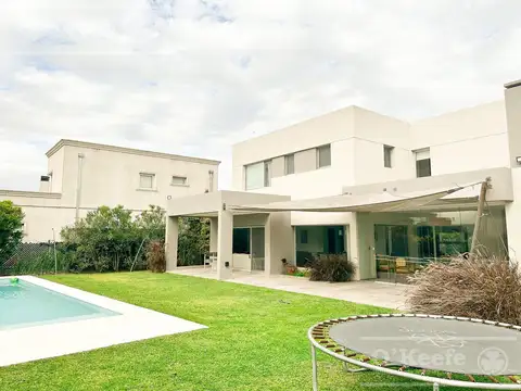 Casa en el prestigioso  Barrio Nuevo Quilmes, dentro de la  Comunidad 2.