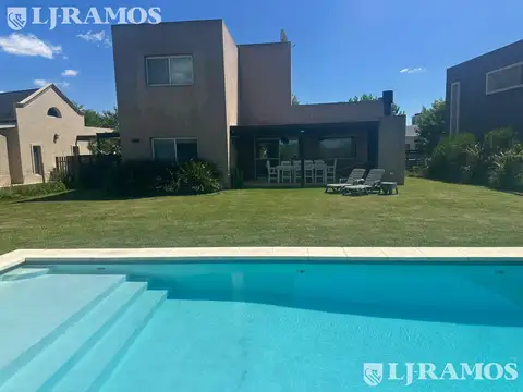 Casa con pileta en dos plantas Canton PG