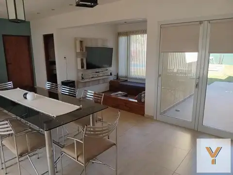 Casa 6 ambientes con 3 baños