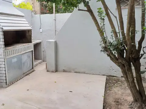 Casa en alquiler con patio y garaje en Rosario