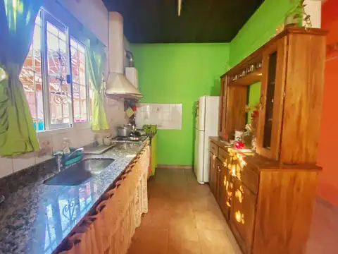 Casa 4 ambientes con 1 baño