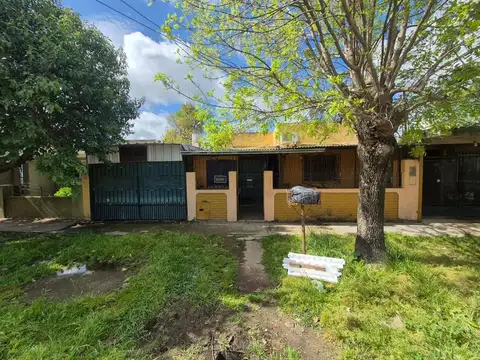 CASA 3 AMBIENTES EN VENTA CON PARQUE EN GUERNICA