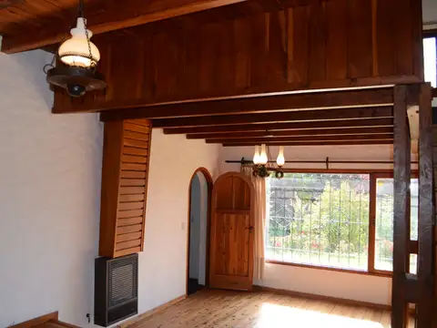 Casa 4 ambientes con 2 baños