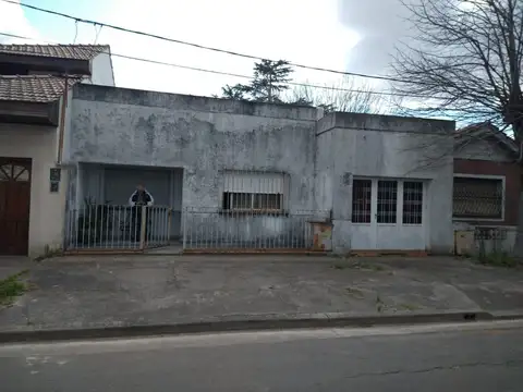Casa 5 ambientes con 1 baño