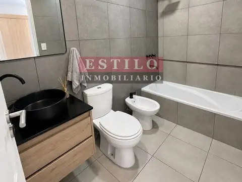 Excelente PH tipo casa de 3 ambientes con entrada independiente y cochera