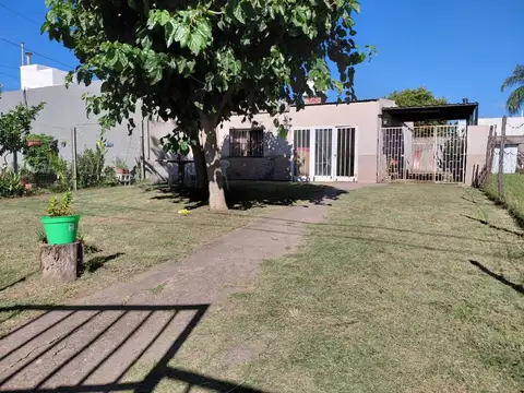 VENTA CASA  2 DORMITORIOS- ZONA UTN