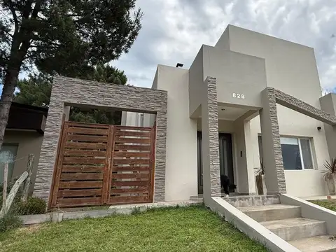 Gran casa en Monte del Este APTA CREDITO
