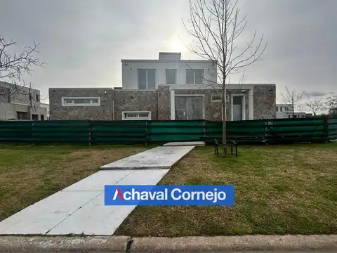 Venta| Casa con 3 dormitorios, escritorio y dependencia - Fin de obra Fines 2026