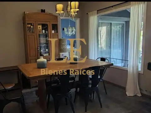 Casa en Venta con 6 cocheras