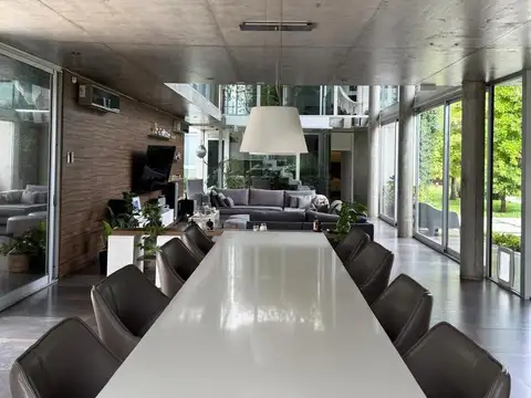 Casa 7 ambientes con 5 baños