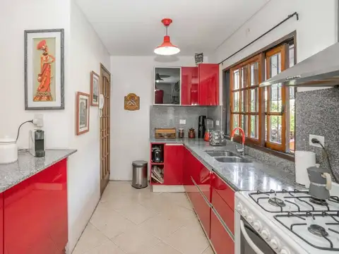 Casa 5 ambientes con 1 baño