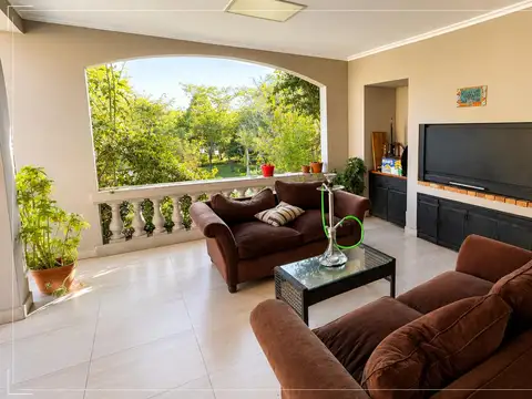 Casa 11 ambientes con 3 baños