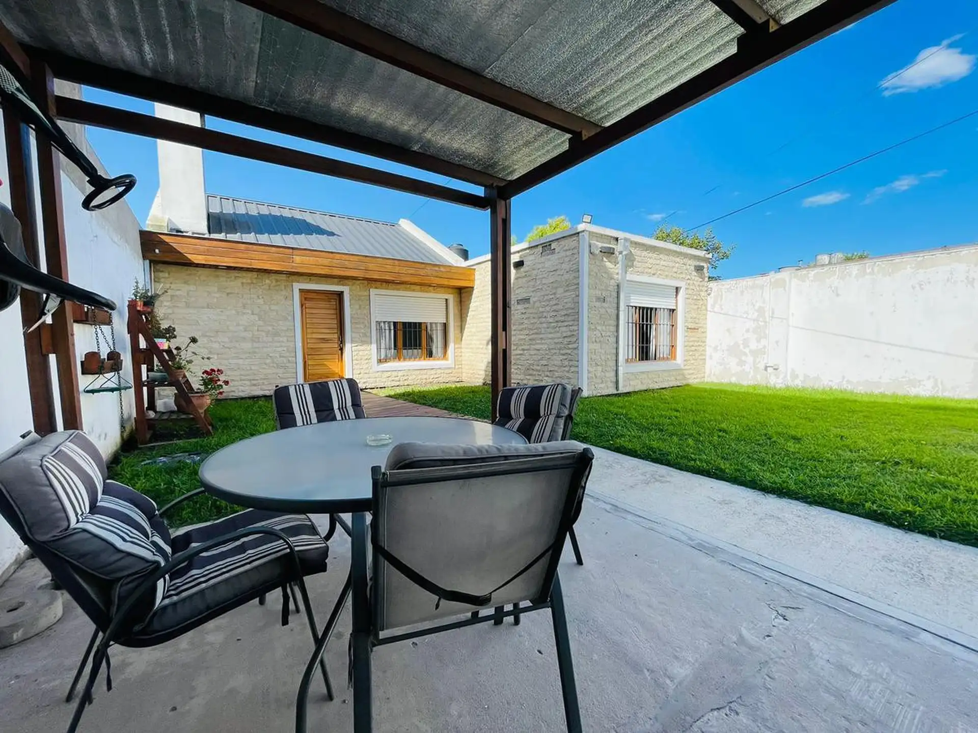 Casa en Ortiz de Zarate 9300 de tres ambientes