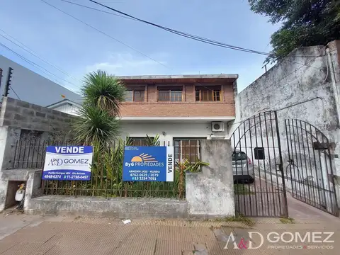 IMPORTANTE CASA 4 AMB A REFACCIONAR