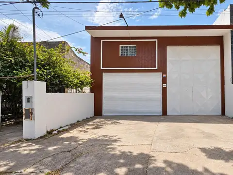 Galpón o depósito con local comercial. Zona Norte, a metros de Circunvalación.