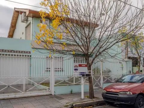 CASA 7 AMBIENTES EN VENTA SAN JUSTO CON PILETA