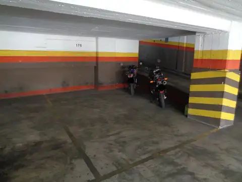 Cochera en Belgrano – Destacada Conectividad